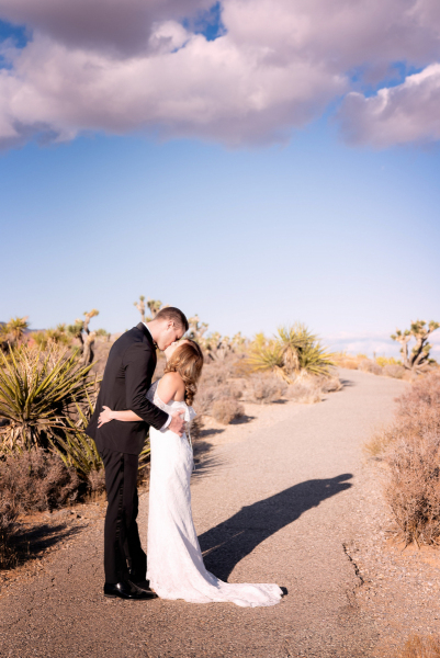 Amy-John-Real-Wedding-at-Overlook-in-Red-Rock-Canyon-06
