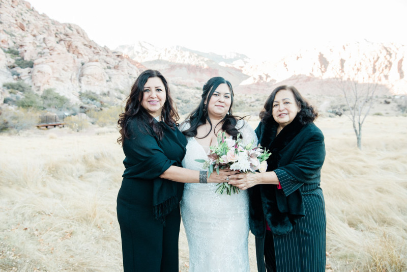 Angel-Alexis-Real-Wedding-at-Red-Rock-Canyon-Red-Spring-Boardwalk-03