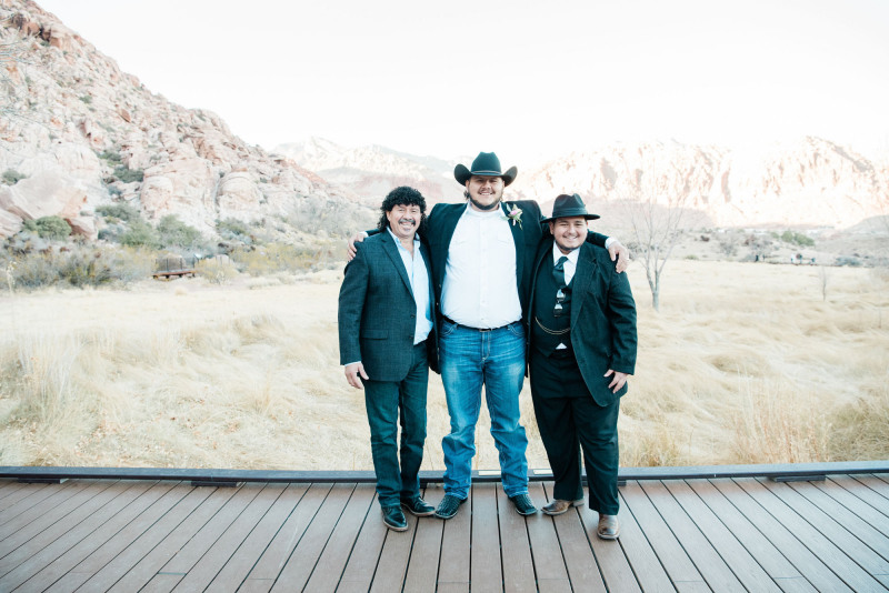 Angel-Alexis-Real-Wedding-at-Red-Rock-Canyon-Red-Spring-Boardwalk-04