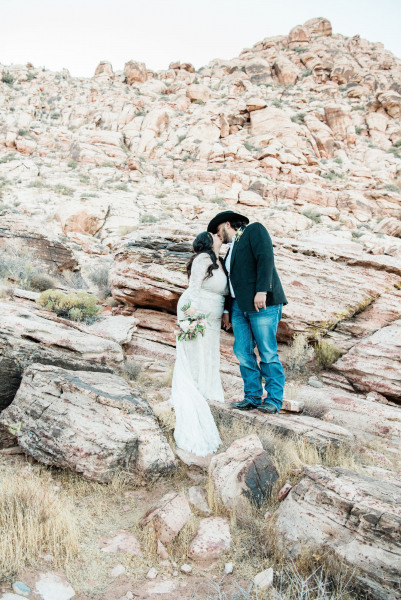 Angel-Alexis-Real-Wedding-at-Red-Rock-Canyon-Red-Spring-Boardwalk-05