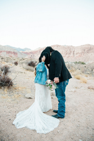 Angel-Alexis-Real-Wedding-at-Red-Rock-Canyon-Red-Spring-Boardwalk-10