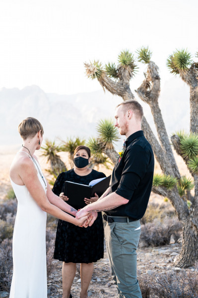 Erin-Dean-Real-Wedding-at-Red-Rock-Canyon-Overlook-03