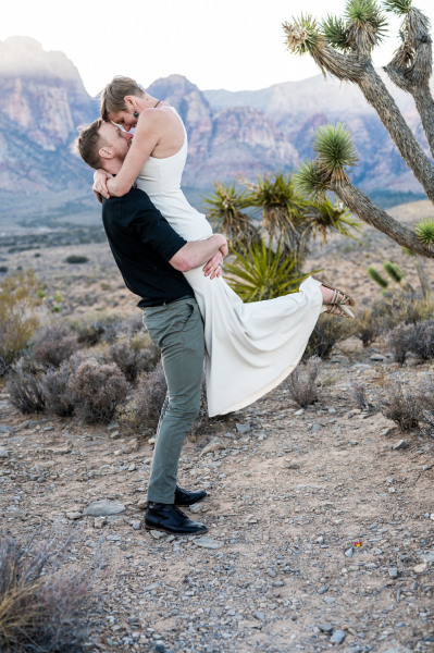 Erin-Dean-Real-Wedding-at-Red-Rock-Canyon-Overlook-08