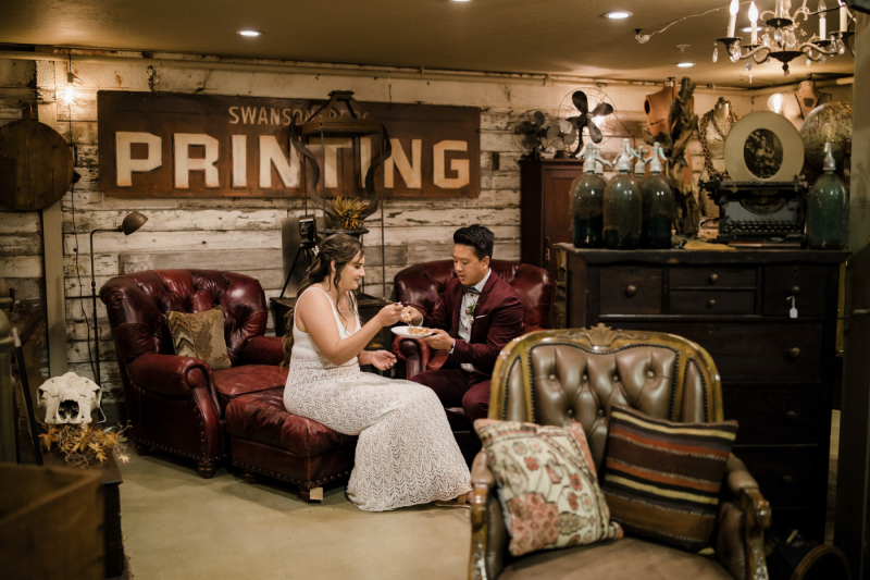 the-barn-vintage-marketplace-wedding_16