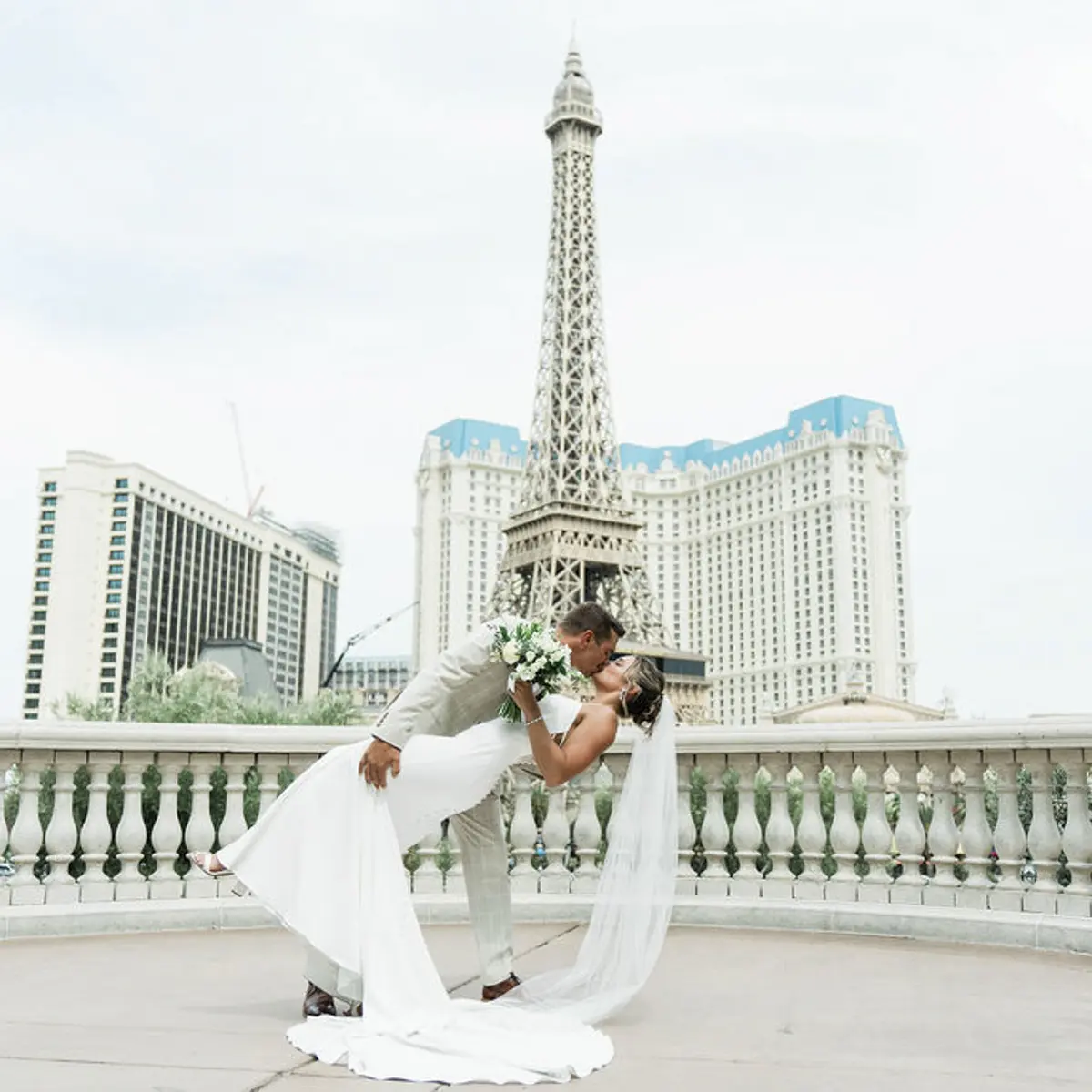 Couple sharing a kiss in front of the famed Bellagio fountains.