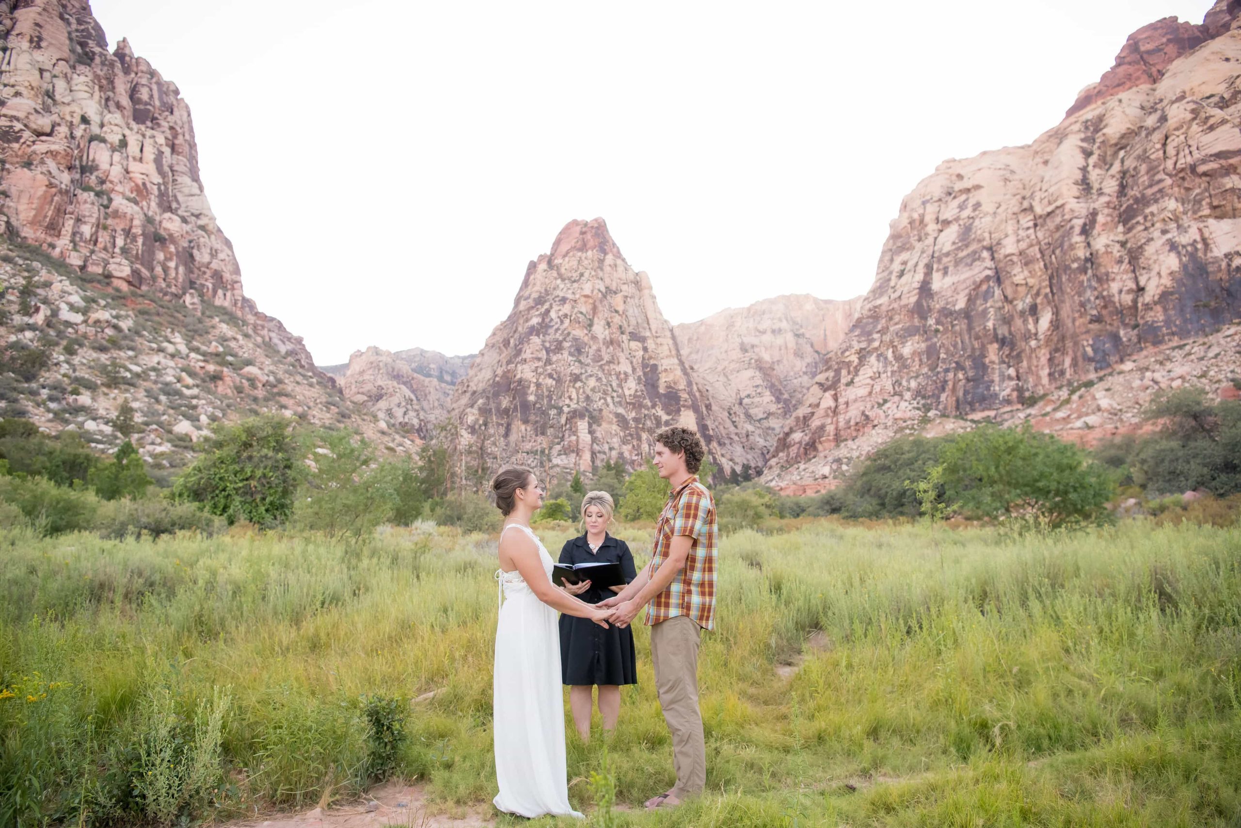 The Ultimate Guide to Eloping in Vegas