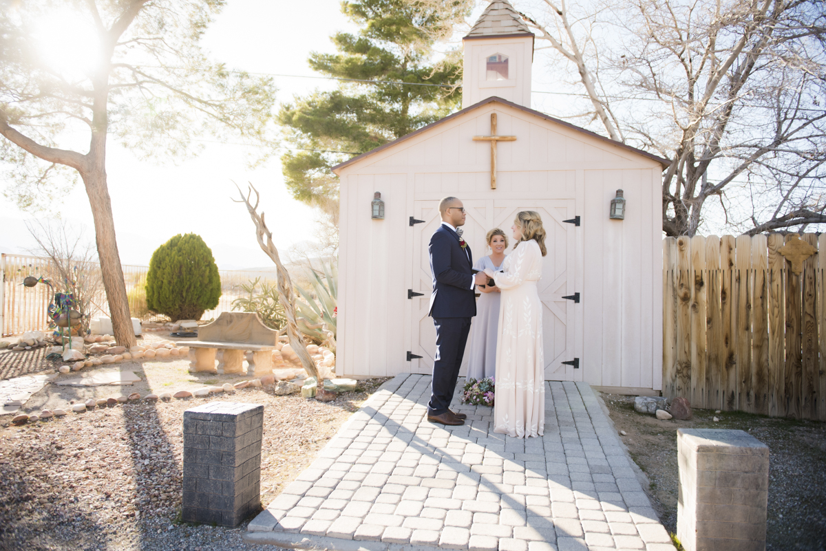 Groom and bride saying their vows at the Cactus Joe's outdoor wedding chapel in Las Vegas.