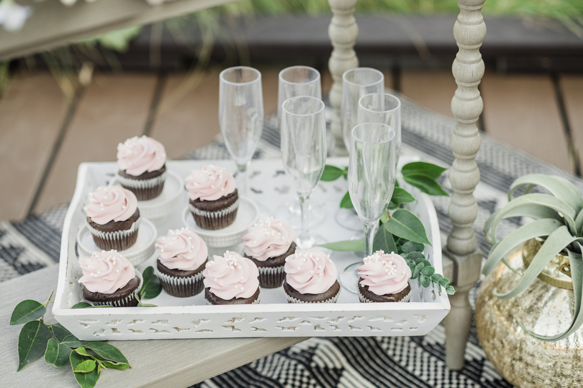 super small wedding ideas cupcakes